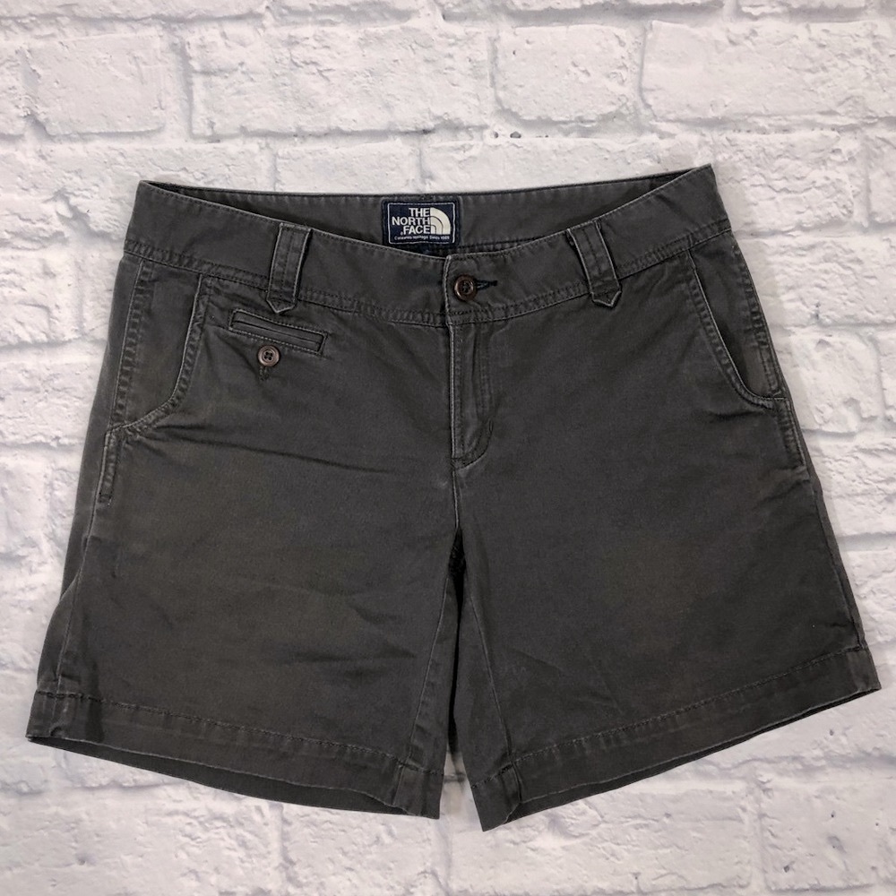💰Bundle 3/$30 The North Face Gray khaki shorts Size 4 regular Button zip Pockets